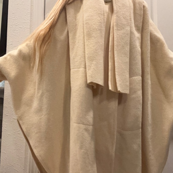 Late 70s/Early 80s Vintage Cream Wool Cape Coat by Capri, One Size Fits Most - Picture 2 of 9